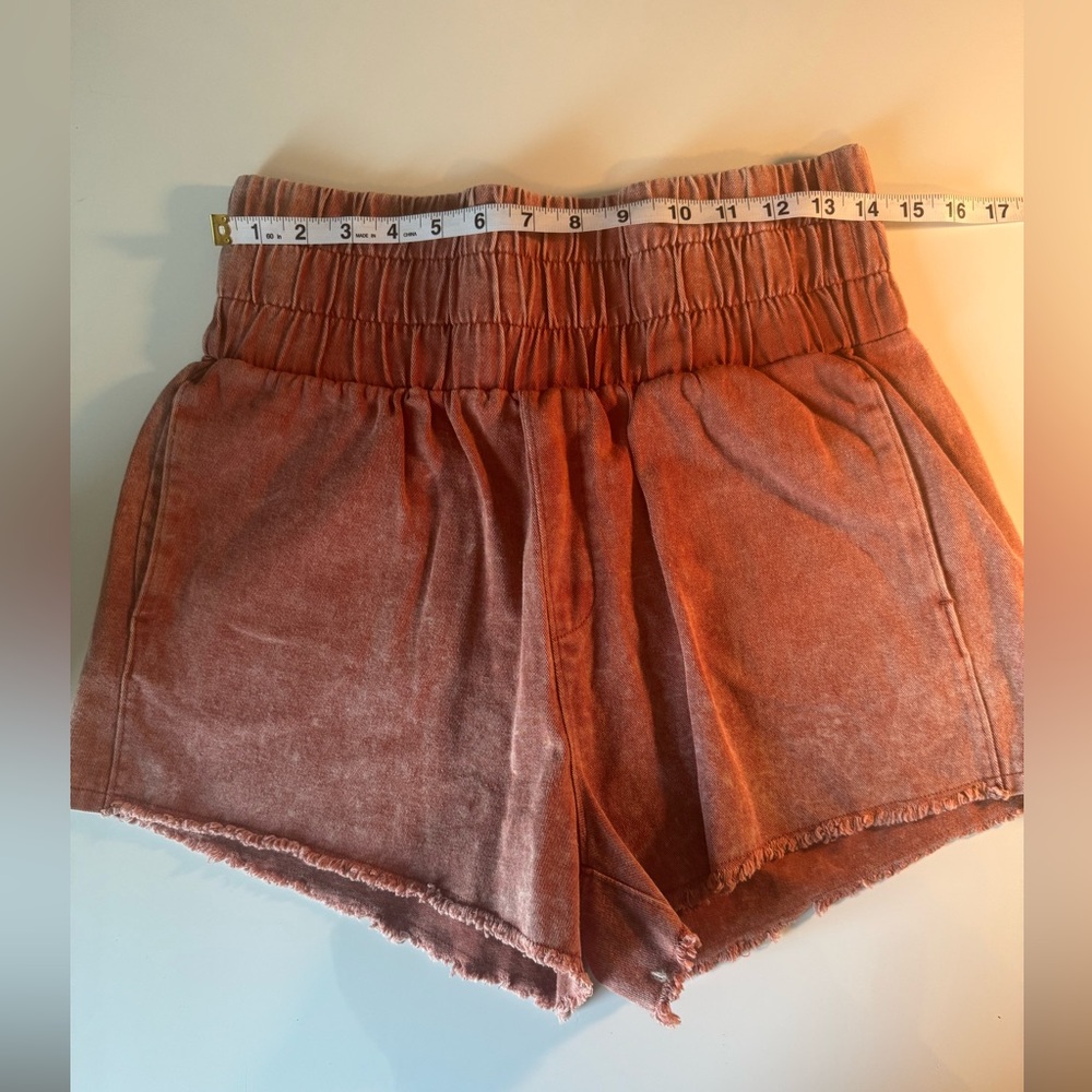 NEW IN brand shorts Sz. Med - Picture 4 of 10